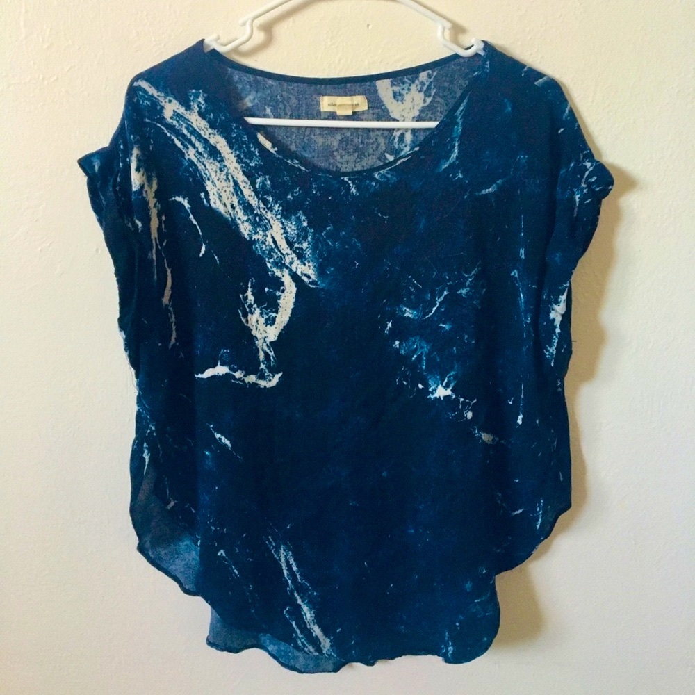 UO silence + noise blue marbled top
